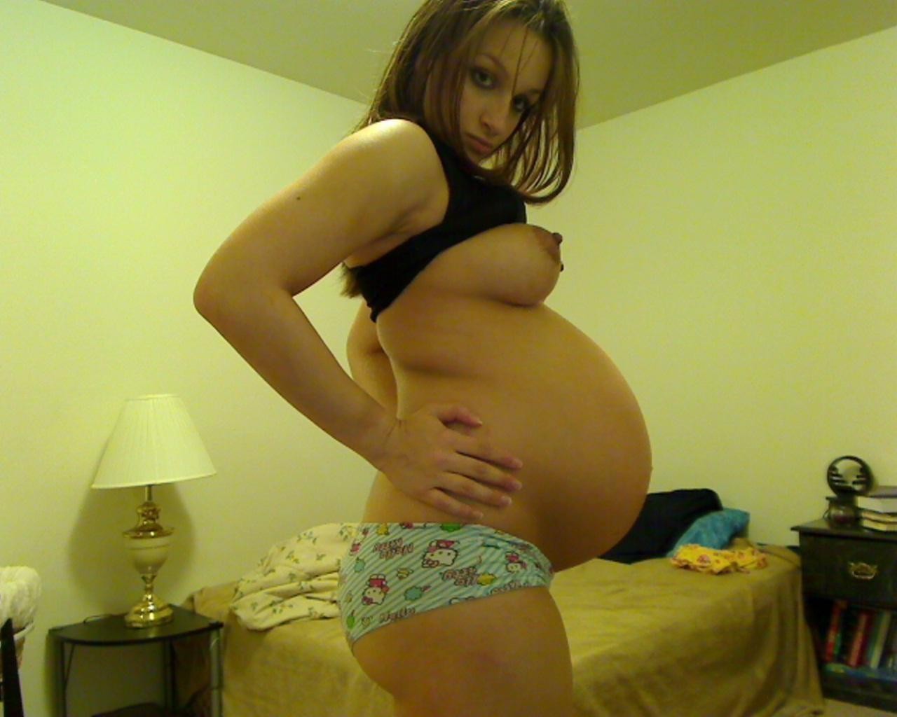 Amateur schwangere Babes zeigen ihre geschwängerten Körper
 #67579620