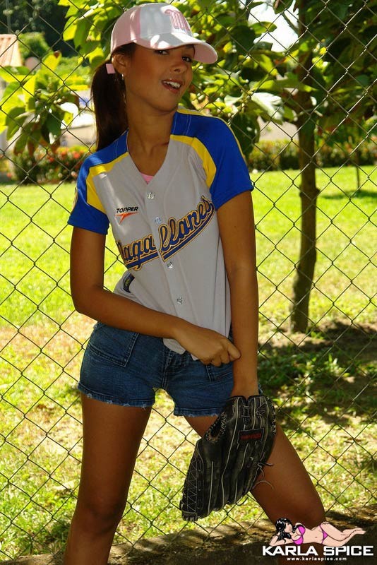 Latina joven jugador de softbol
 #77488886