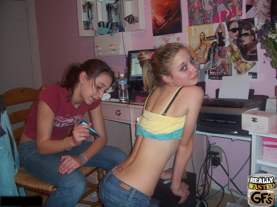 Drunk amateur girlfriends partying and flashing #76397611