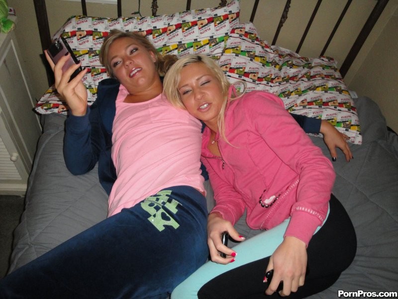 Kacey Jordan expérimente avec son amante lesbienne dans des photos piratées de My Space.
 #78055174