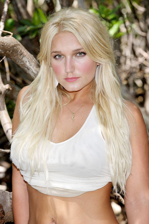 Brooke hogan, chemisier baissé et culotte montante, photos paparazzi
 #75417245