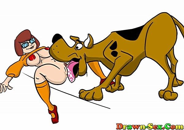 ダフネが輪姦されて顔を水浸しにされる 
 #69559972