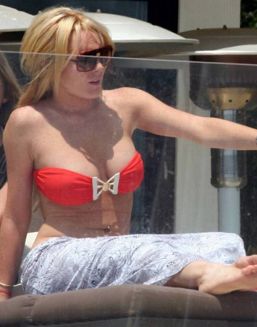 Celebrity Lindsay Lohan excellent upskirt pussy shots #75405101