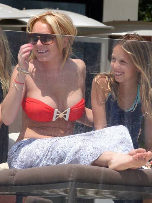Celebrity Lindsay Lohan excellent upskirt pussy shots #75405121