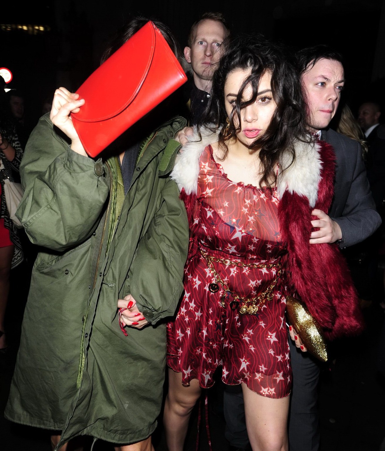 Charli xcx en buste et sans soutien-gorge quittant la Warner Music Brit Party à Londres.
 #75171433