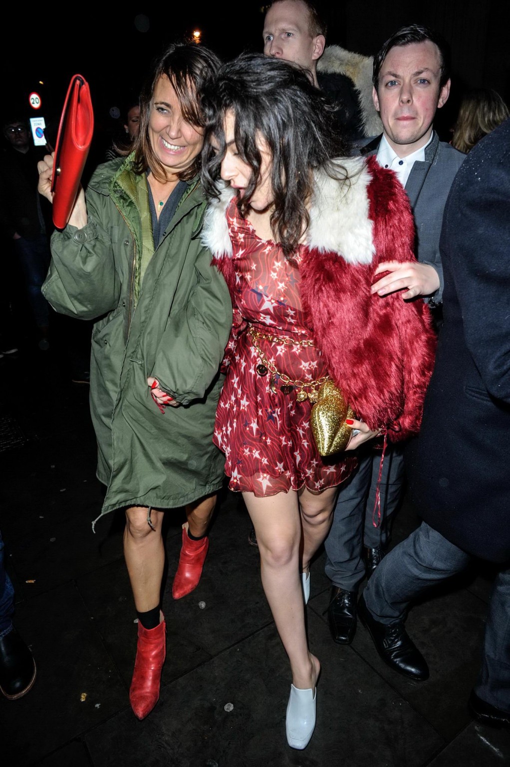 Charli xcx en buste et sans soutien-gorge quittant la Warner Music Brit Party à Londres.
 #75171447