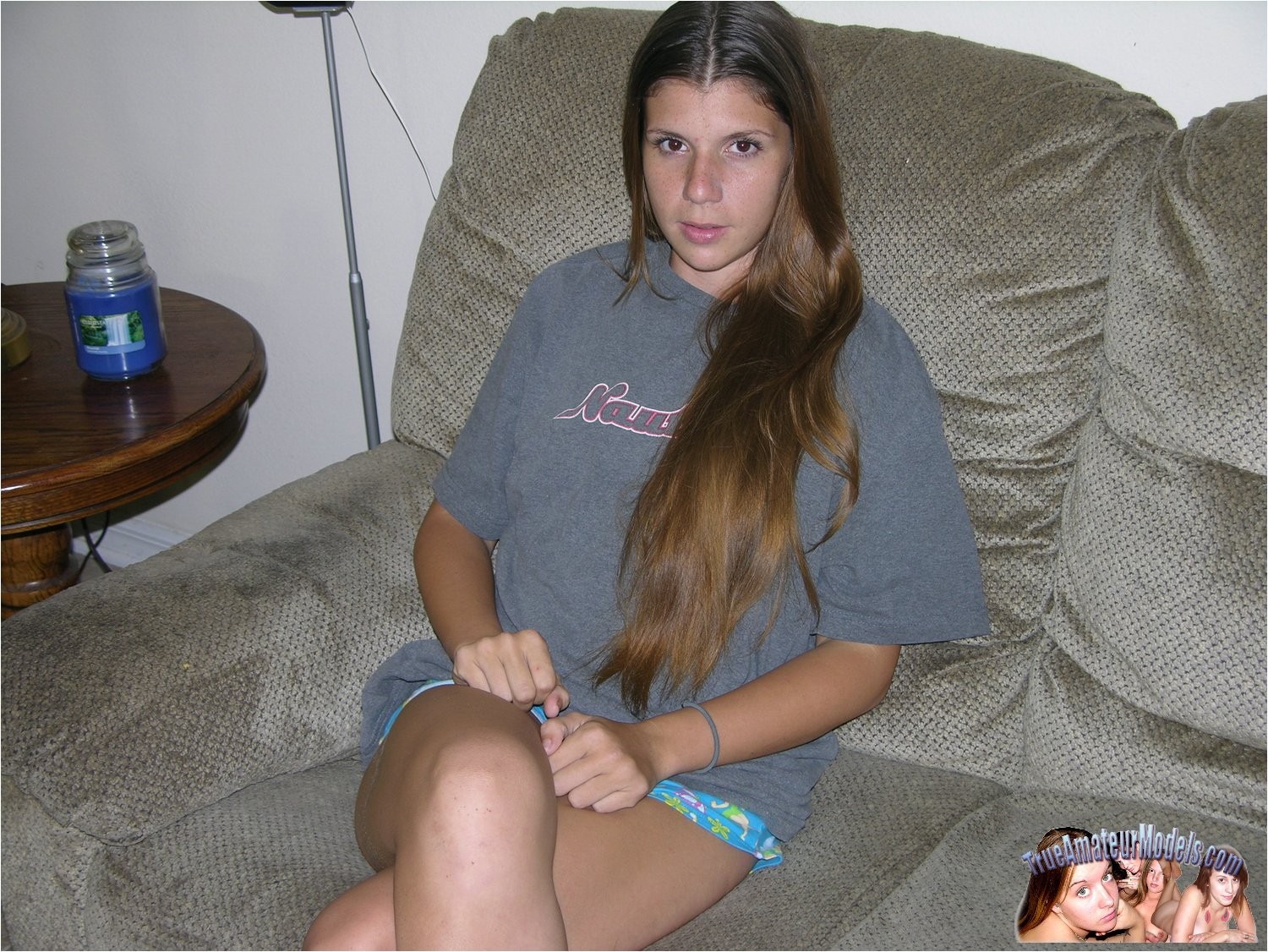 Sommersprossiges Gesicht Amateur Teen spreizt nackt
 #68229381