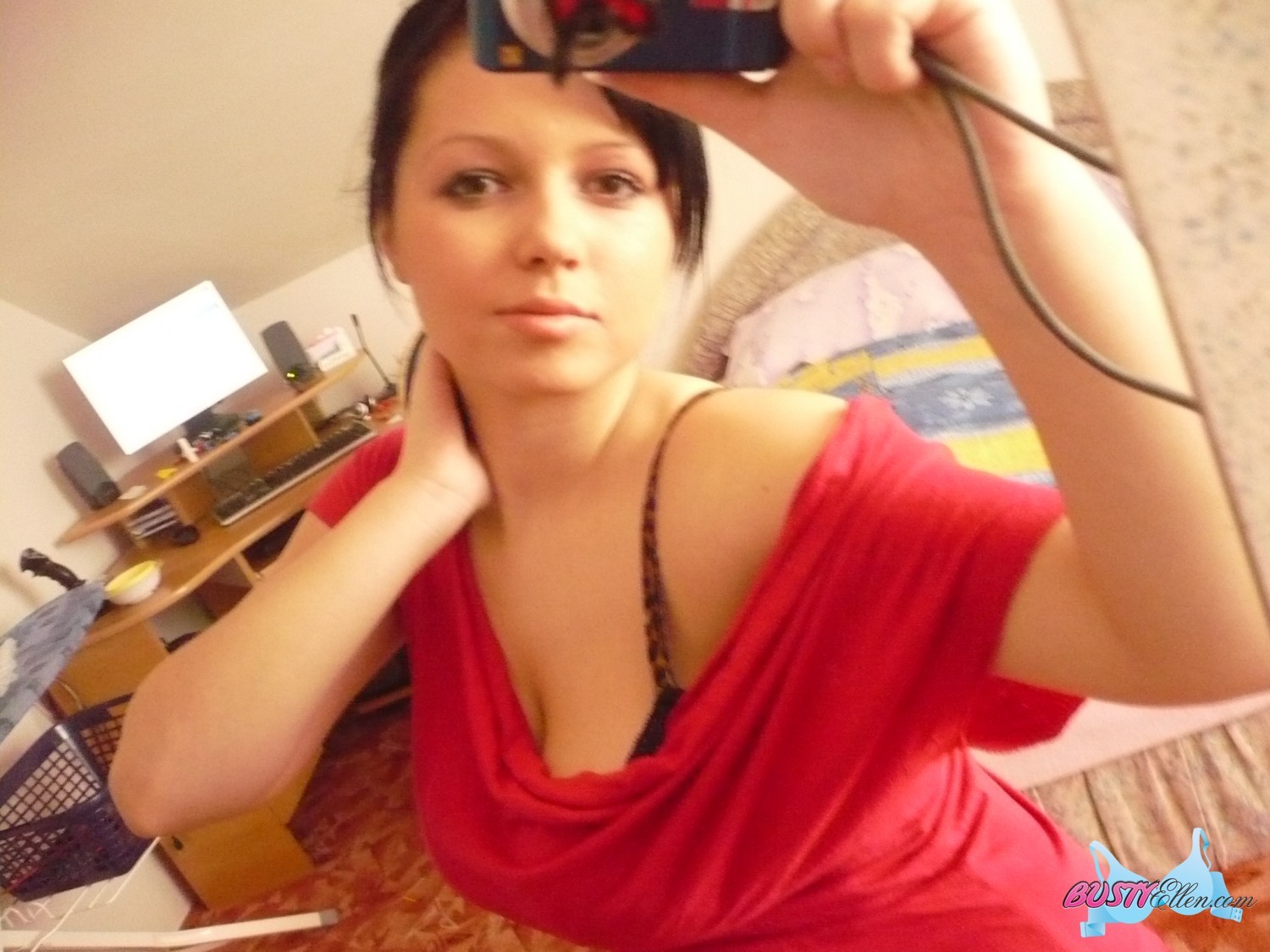 Gros seins naturels fille selfshots dans la chambre à coucher
 #67262211