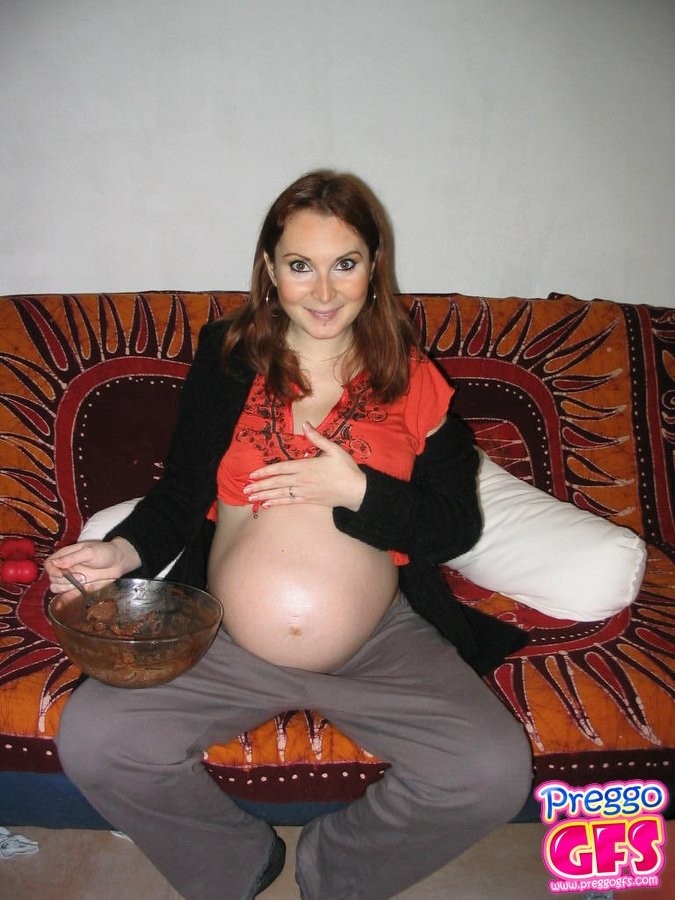Amateurs embarazadas mostrando vientres abultados y coños peludos fetiche extremo
 #68340370