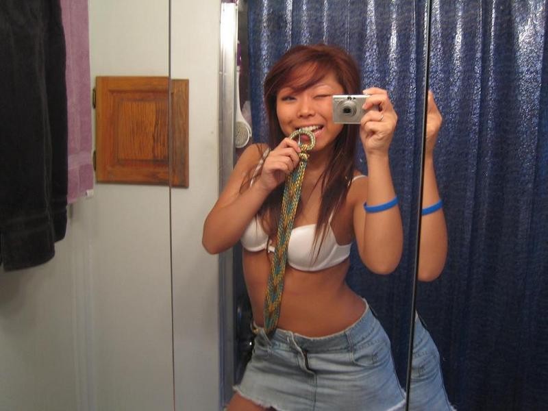 Asiatische Teenager-Selbst-Bilder
 #69981239