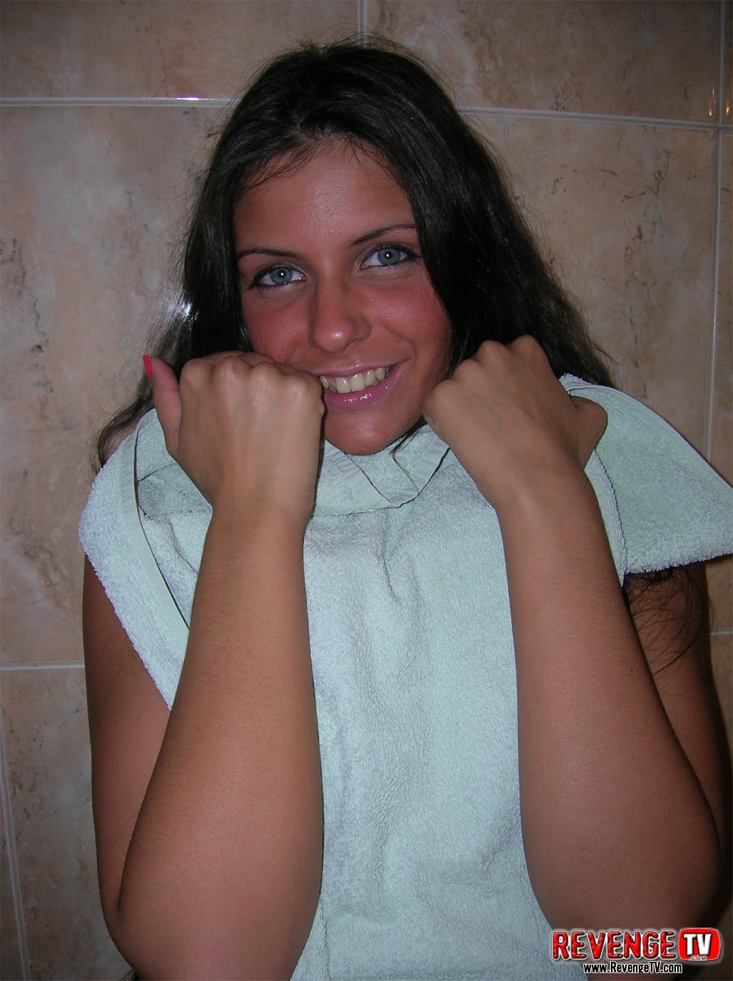 Irina glitzernden und nackten 18 Jahre alten Körper frisch aus der Dusche
 #77125679