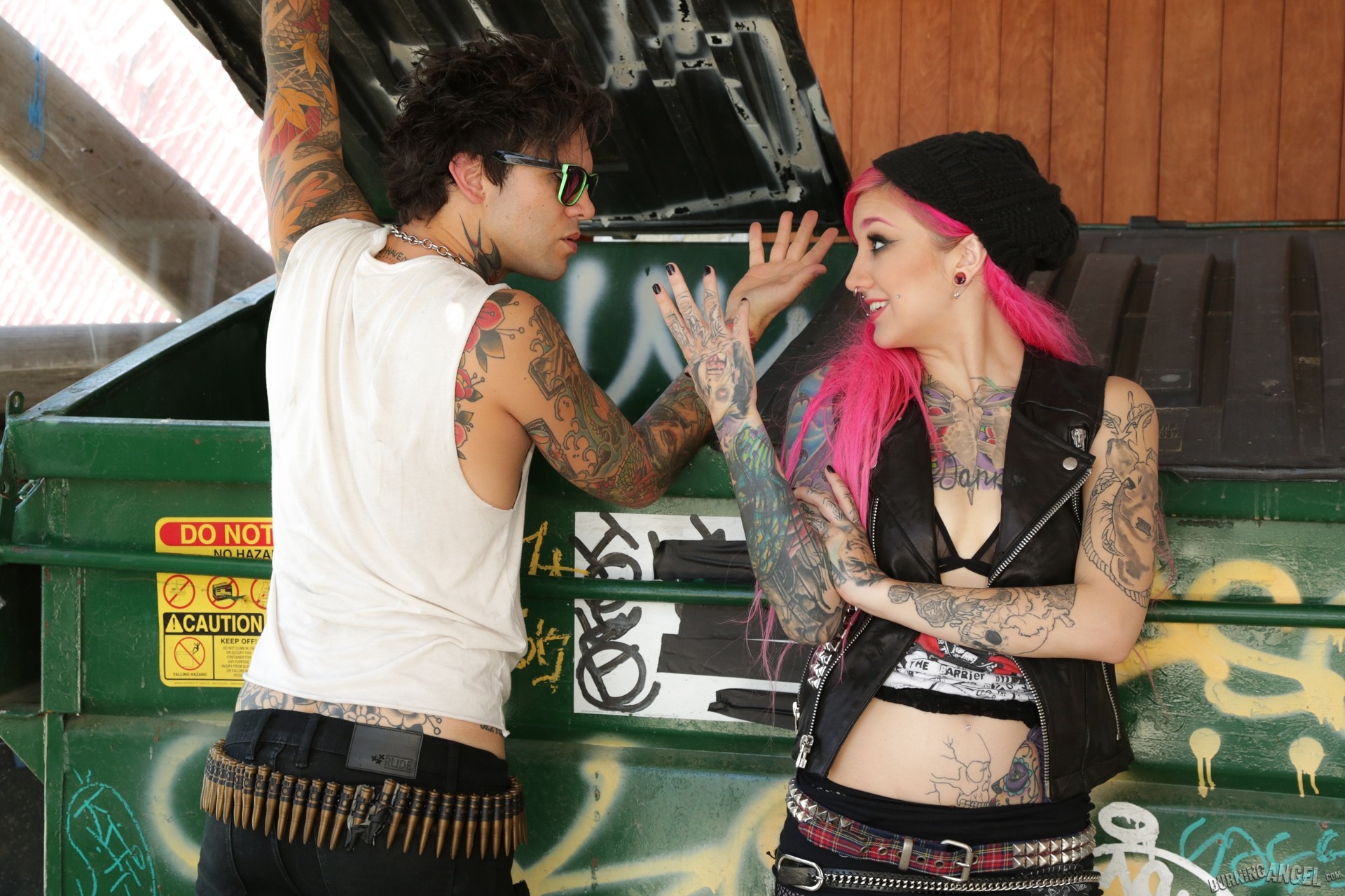 Kelsi lynn chupando y follando esa sabrosa polla en el callejón
 #76405152
