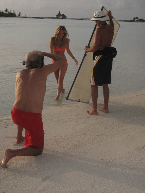 Bar refaeli mostrando su cuerpo caliente de fumar
 #75381350