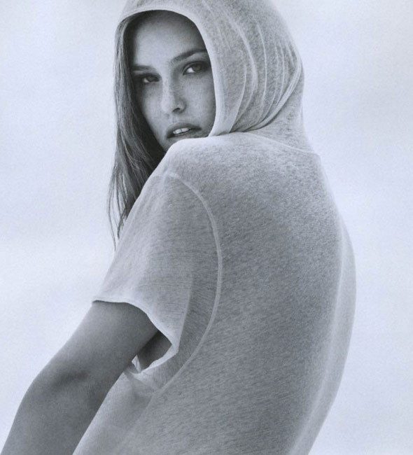 Bar refaeli mostrando su cuerpo caliente de fumar
 #75381389