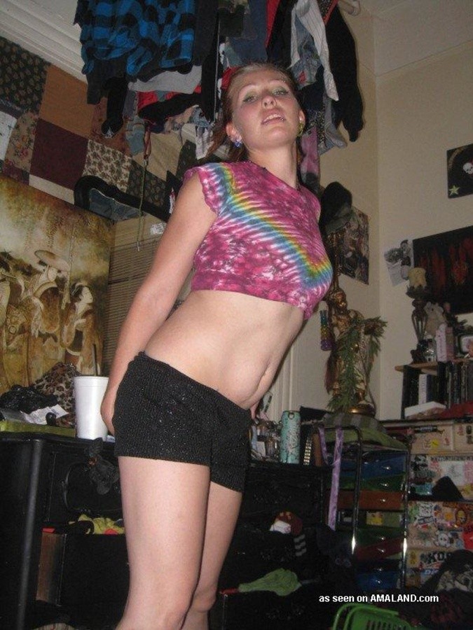 Galerie einer Amateur-Punk-Freundin, die sexy vor der Cam posiert
 #67634564