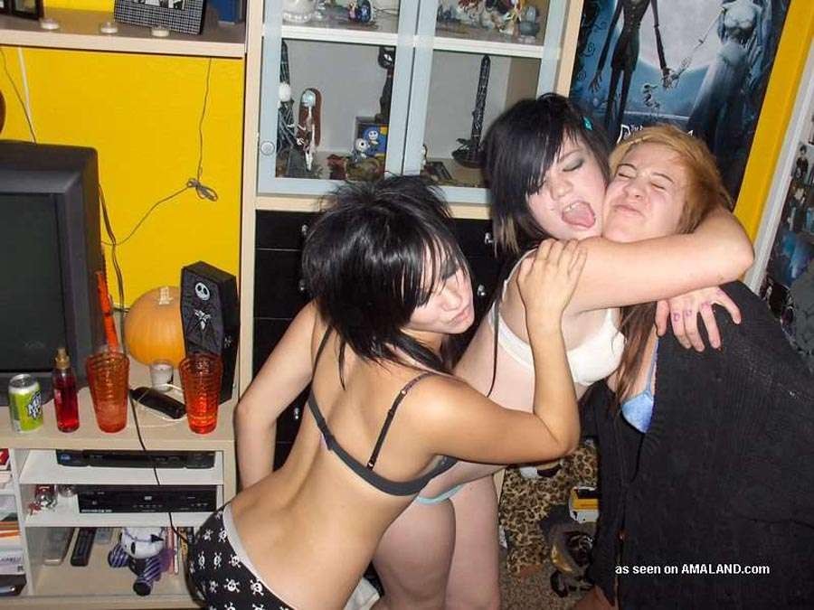 Fotoserie von einer perversen lesbischen Übernachtung
 #67316405