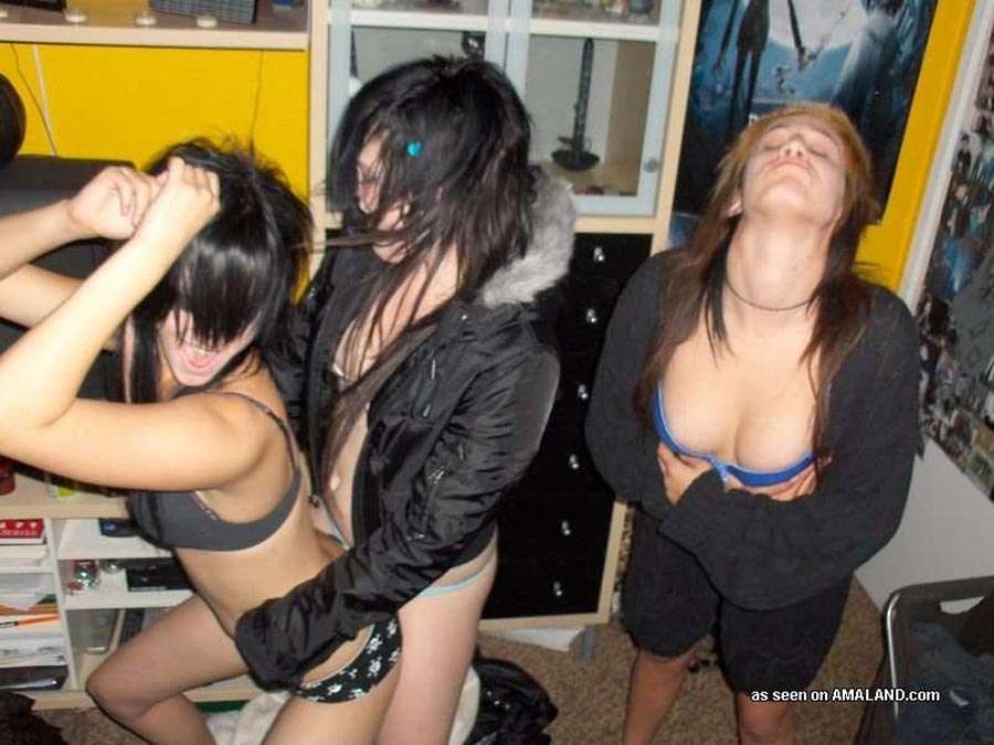 Photo set of a kinky lesbian sleepover #67316415