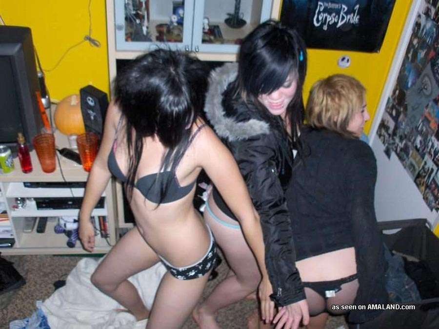 Fotoserie von einer perversen lesbischen Übernachtung
 #67316422