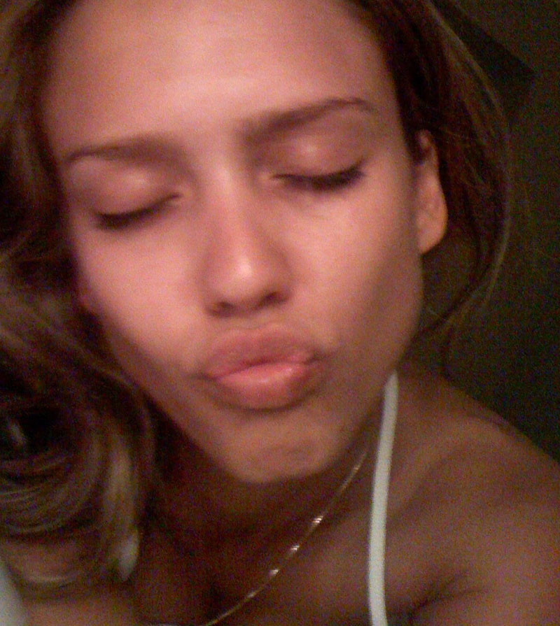 Jessica alba se fait fesser son magnifique cul
 #75314614