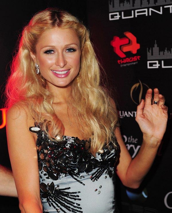 Paris Hilton zeigt magische Brüste im nassen Bikini
 #75390854