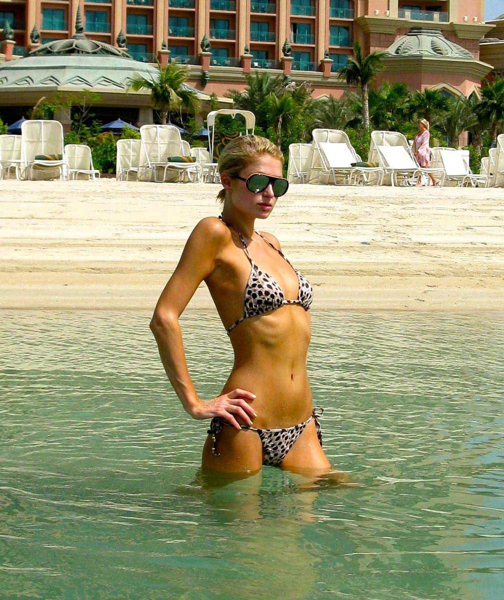 Paris Hilton zeigt magische Brüste im nassen Bikini
 #75390891