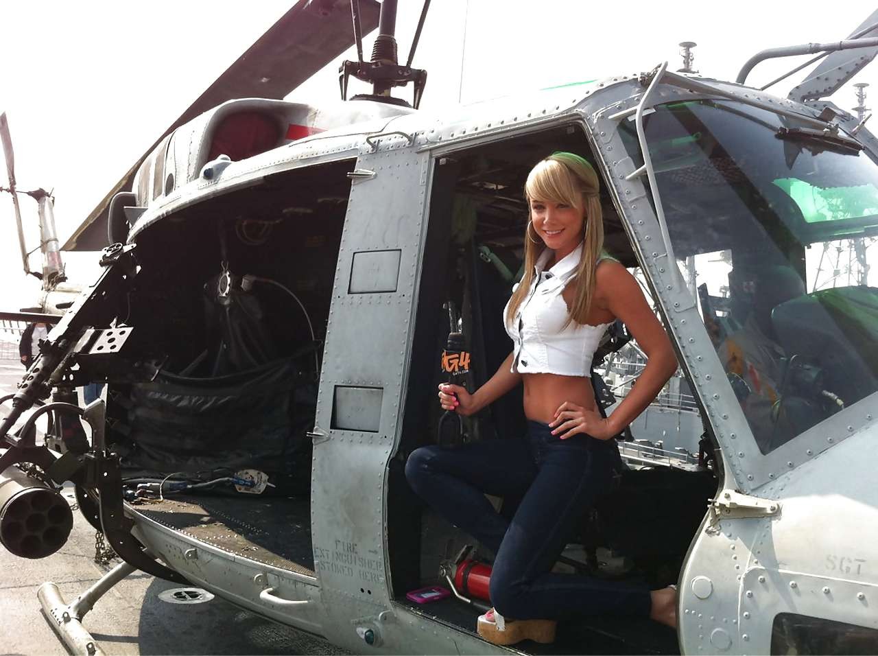 Sara jean underwood leggy in mini rock und exposing her big tits
 #75300587