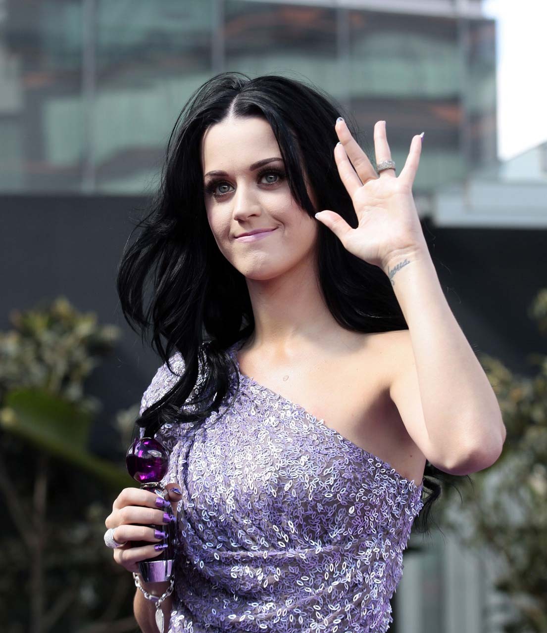 Katy Perry montre sa culotte en mini jupe et cache-téton sur des photos de paparazzi.
 #75318651