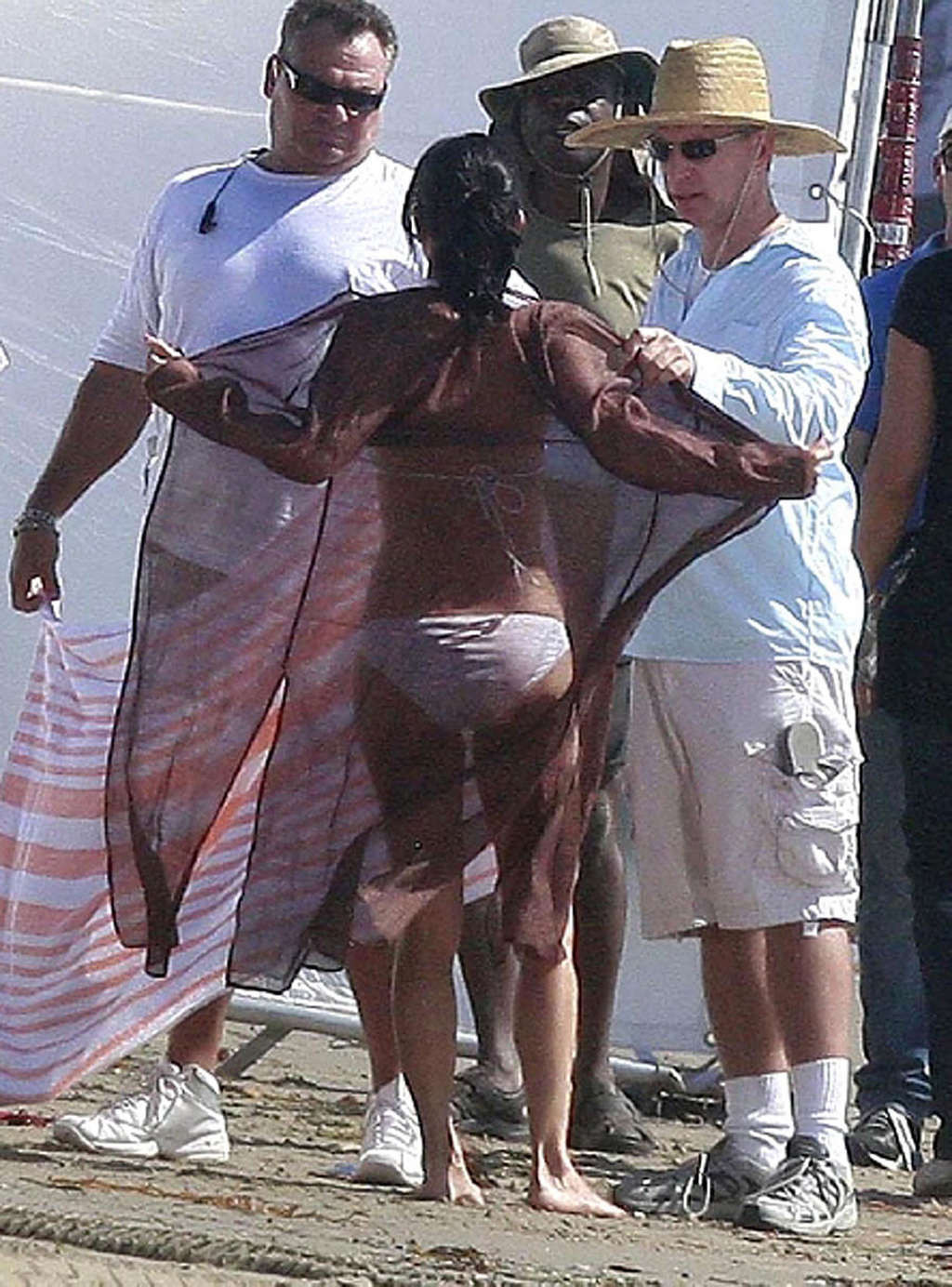 Courteney Cox showing hot ass and sexy body in bikini on beach #75372439