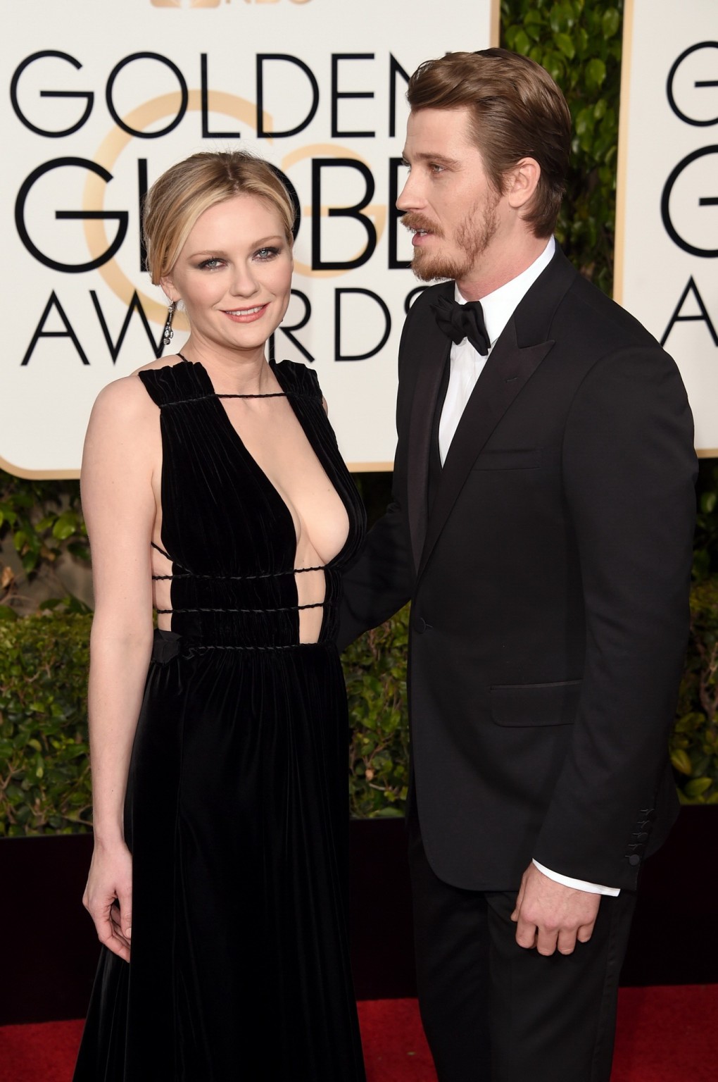 Kirsten Dunst braless zeigt riesiges Dekolleté und Brüste
 #75147283