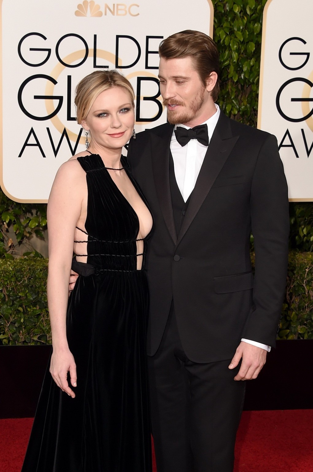 Kirsten Dunst braless zeigt riesiges Dekolleté und Brüste
 #75147308