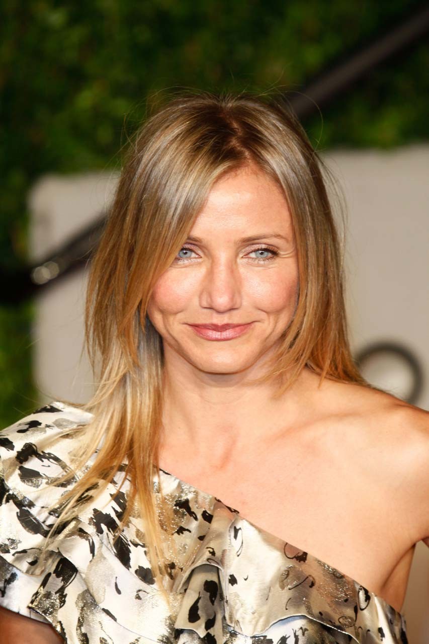 Cameron Diaz showing her great legs in mini skirt and topless #75315086