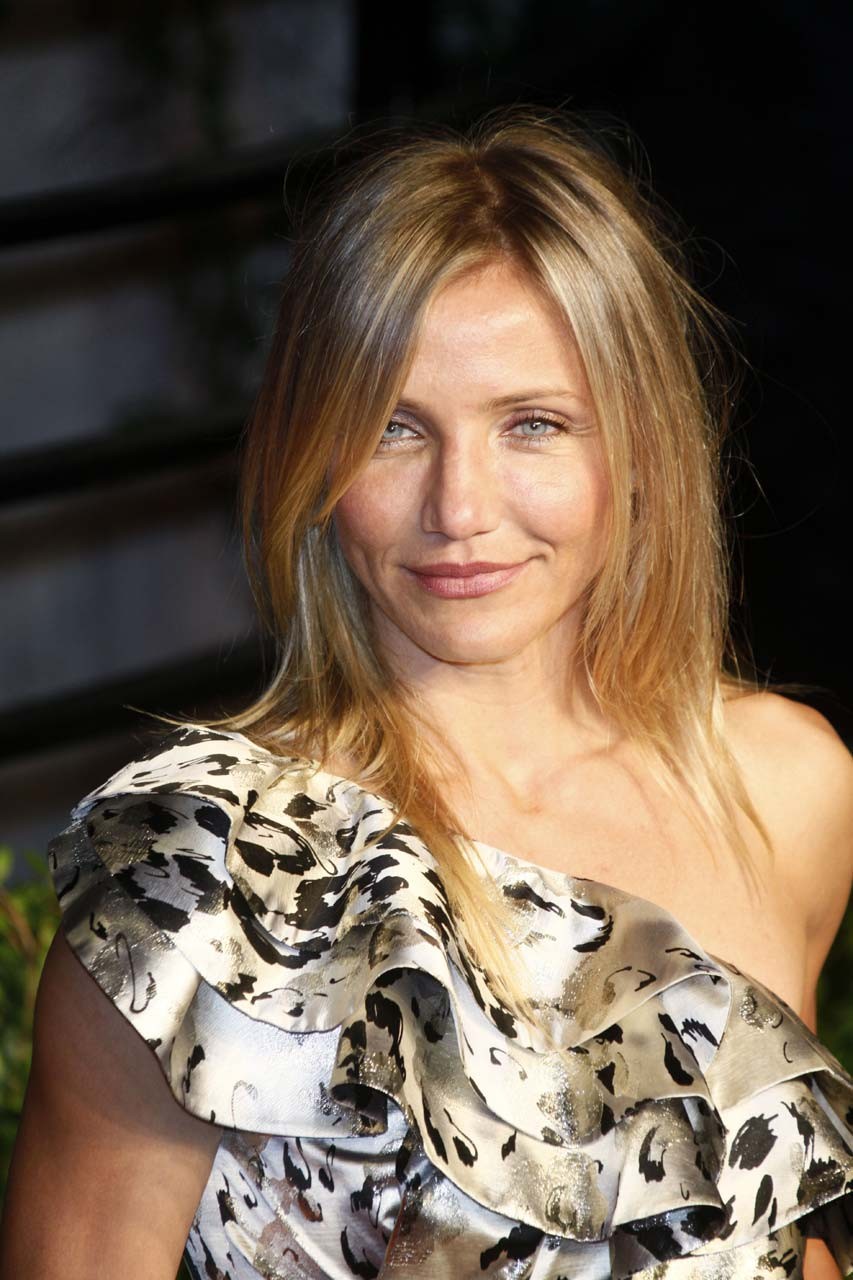 Cameron Diaz showing her great legs in mini skirt and topless #75315097