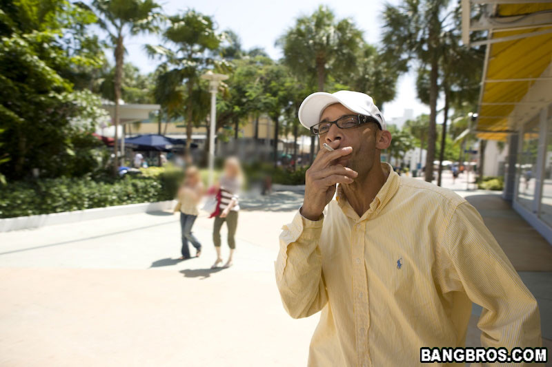 Eine der heißesten Brünetten, die Sie jemals sehen werden. Nun, sehen Sie ihr zu, wie sie ramons mons nimmt
 #74282175