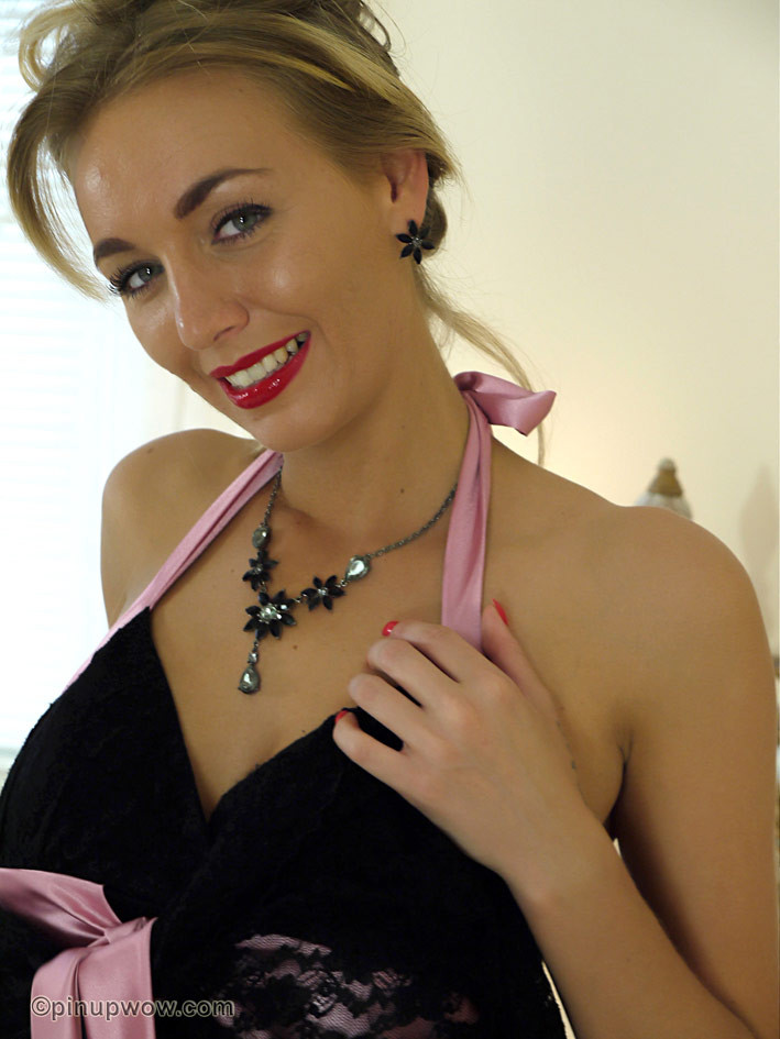 Live-Video-Webcam-Chat mit britischem Glamour-Model Hayleymarie Coppin
 #70775733