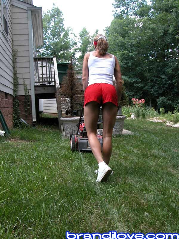 Milf teasing en su jardín
 #77753827