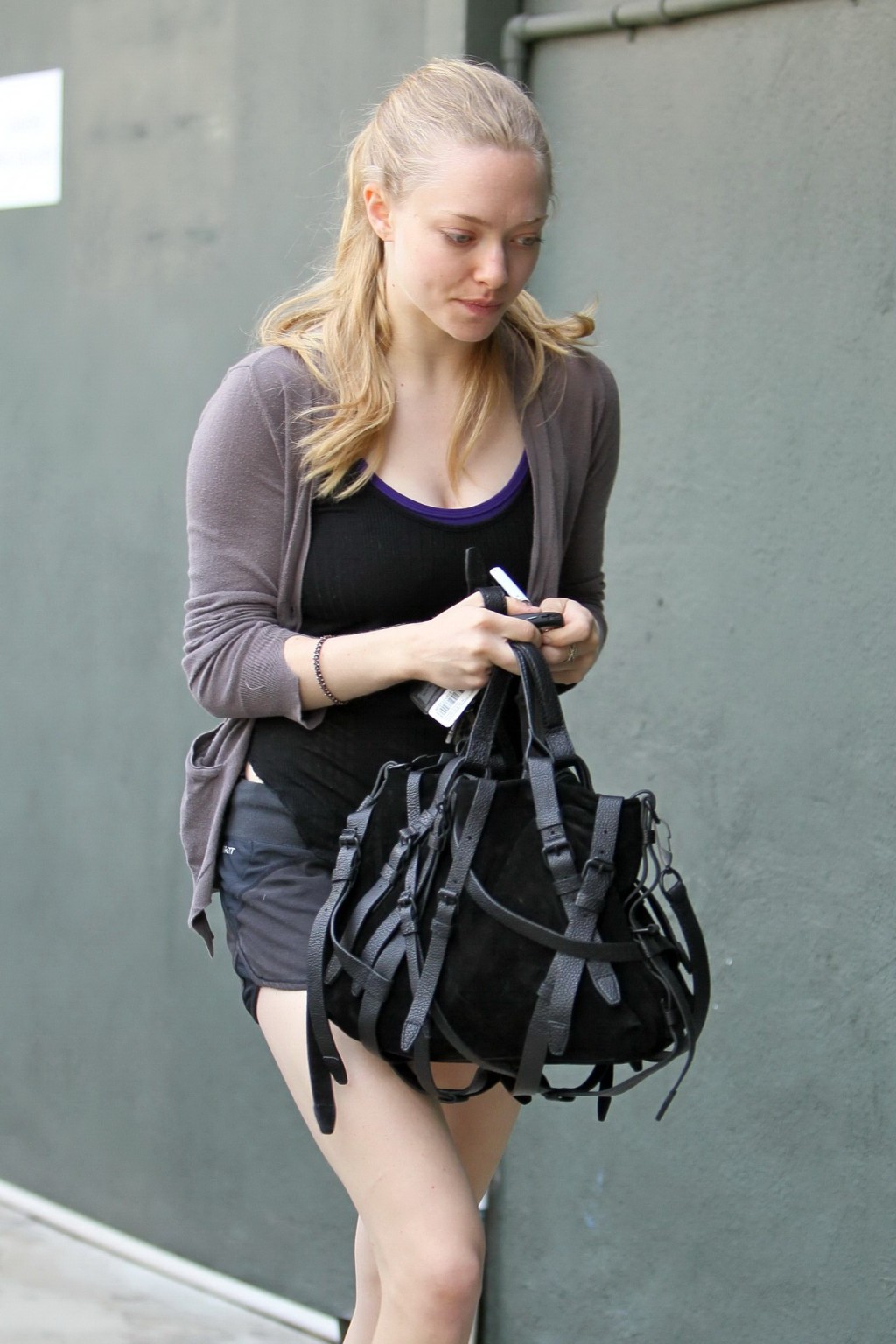 Amanda seyfried montre ses fesses en short en sortant de la salle de sport à hollywood
 #75312573