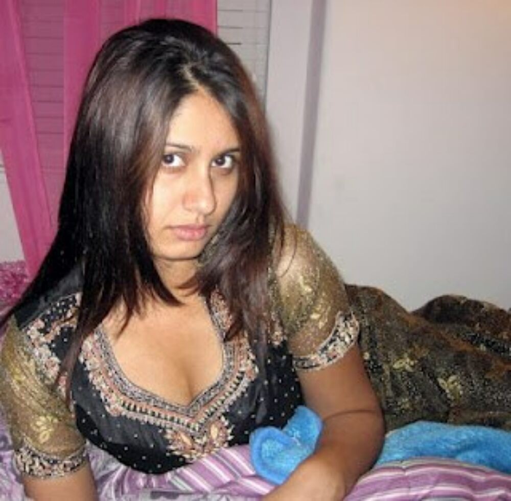本物のインドのガールフレンドがポーズをとって裸になるギャラリー19
 #77762703