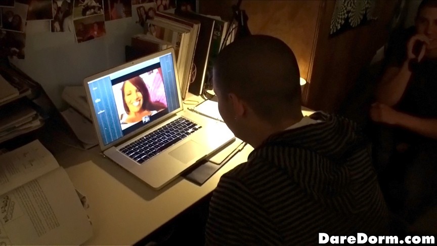Hot sexy teenager del college fa soldi sulla sua webcam sesso camera dormitorio
 #75710653