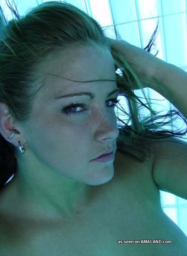 かわいい素人の女友達が裸を見せる
 #77073997