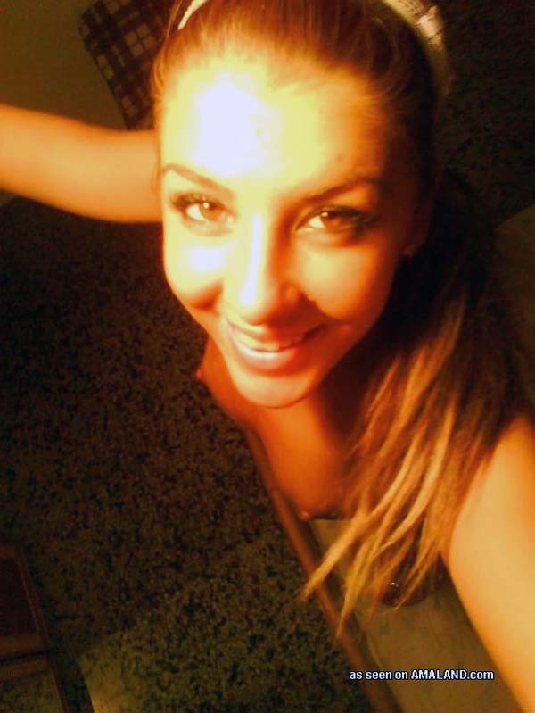 かわいい素人の女友達が裸を見せる
 #77074035