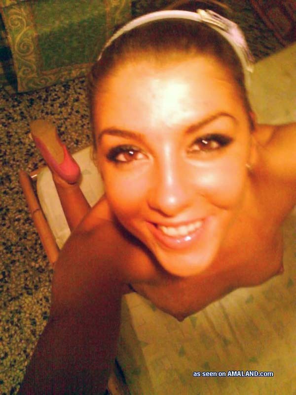 かわいい素人の女友達が裸を見せる
 #77074045