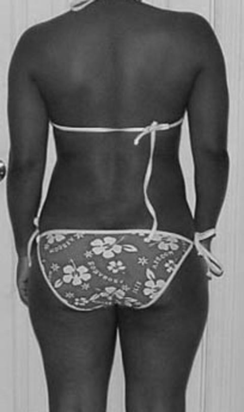 Ebenholz-Babes zeigen ihre Körper in knappen Bikinis
 #73357870