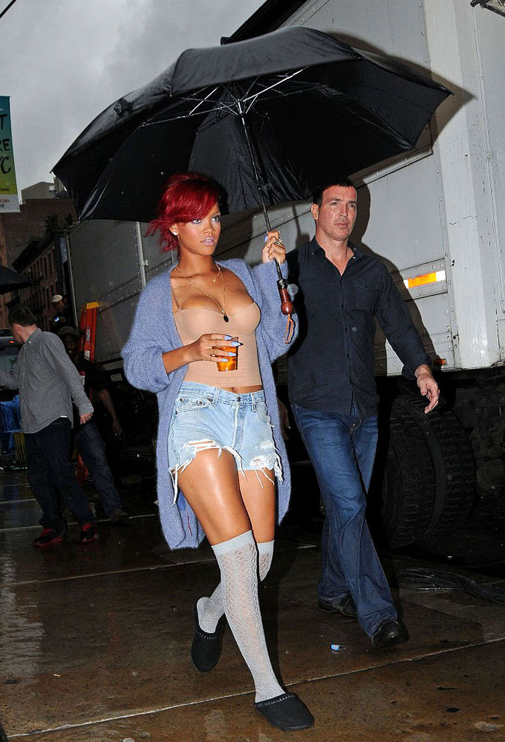 Rihanna exponiendo su cuerpo jodidamente sexy y su culo muy caliente en el escenario
 #75328312