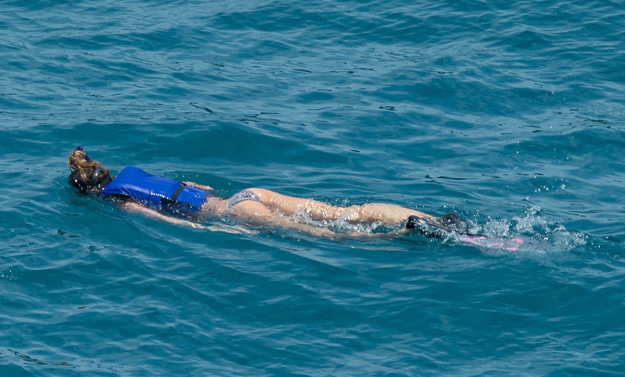 Gisele Bundchen showing ass crack on a yacht in Brazil #75200118