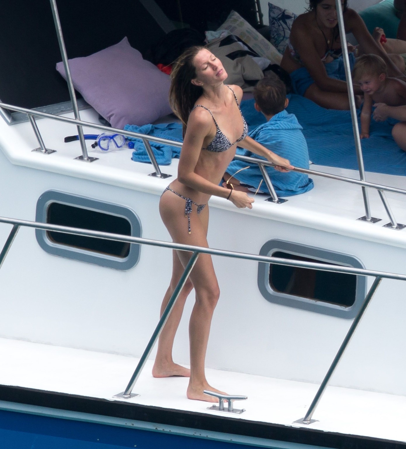 Gisele Bundchen showing ass crack on a yacht in Brazil #75200189
