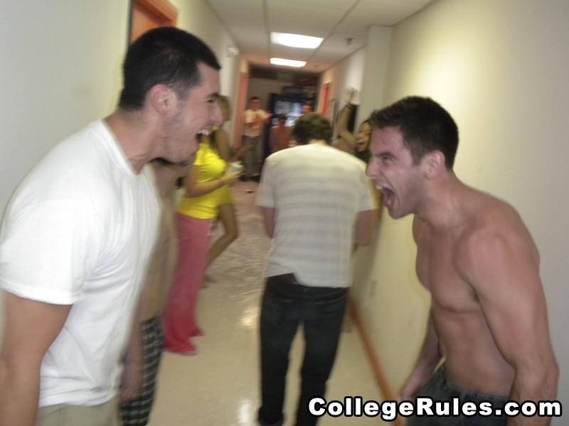 Rauchen babes immer knallte hart an college dorm party
 #79391747