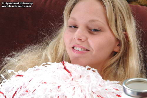 Blonde Cheerleaderin strippt entblößt Nektar
 #75476607