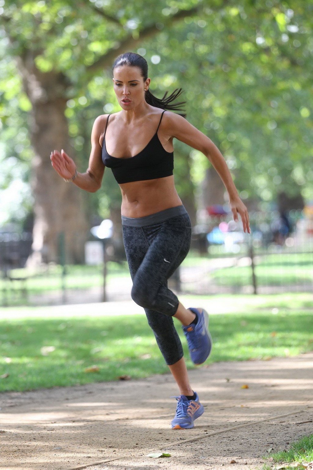 Sophie Anderton showing pokies and ass while workout in a sports bra and tights #75186127