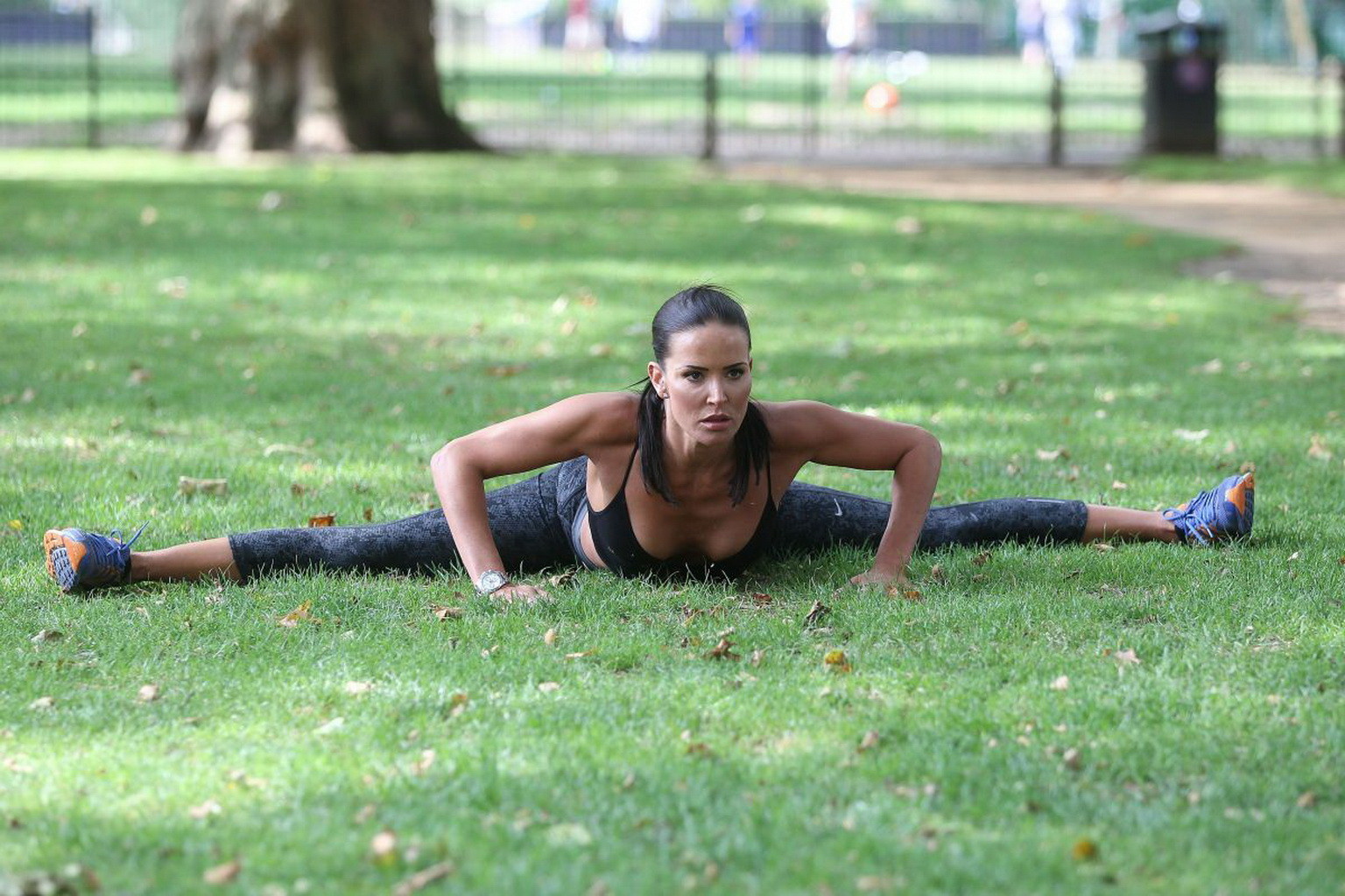 Sophie Anderton showing pokies and ass while workout in a sports bra and tights #75186167