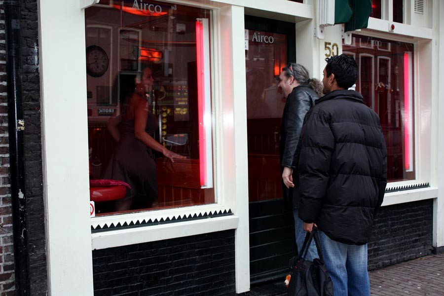 Turista cachonda perfora a una prostituta del barrio rojo de Ámsterdam
 #75961300